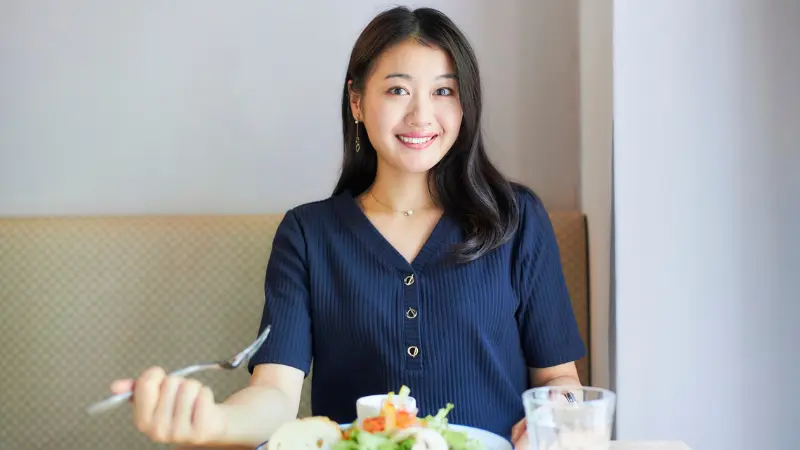 A healthy lifestyle and a balanced diet are necessary for a long life.